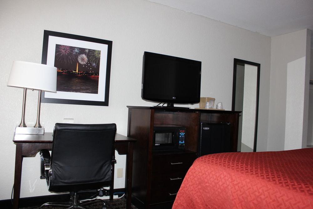 Quality Inn Near Potomac Mills Woodbridge Esterno foto
